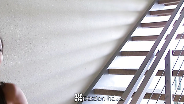 Long Haired Eye Catching Babe Nina North Gives Nice Head To Pay For Cuni