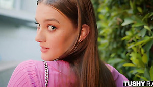 Sexy Brunette Babe Loves Anal Sex