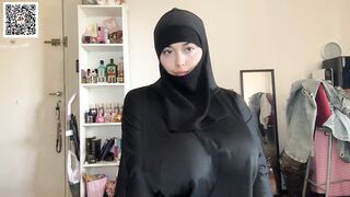 Massive Titty Muslim American Floozy Gives U A Joi
