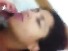 ישראלית מדברת בפלאפון בזמן סקס