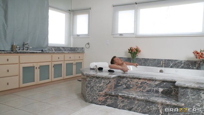 Horny Babe Wants Some Naughty Enjoyment With Step Bro