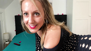 French MILF Plays Little Toy On Her Sweet Pussy Until She Orgasms Hard