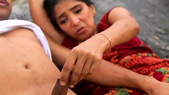 Indian Babe And Her Horny Man Tape Themselves In Their First Sex Tape