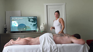 Sexy Curvy Masseuse Pleased Her Client With A Perfect Massage Which Turned Into Skillful Handjob
