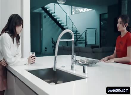 Liv Passionately Kissed Her Stepmom 2