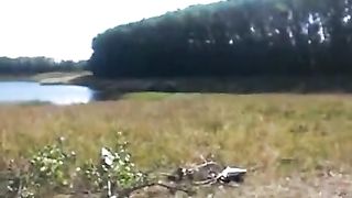 Anteprima Del Video: Pompino Outdoor Di Una Fidanzata Diciottenne