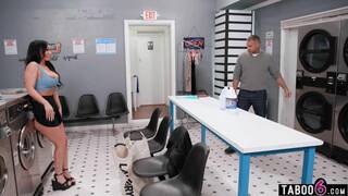 Public Laundromat Had Curvy MILF Jennifer White Horny