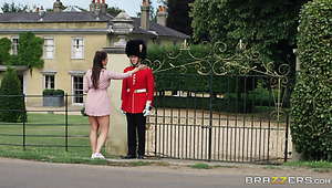 Horny Girl Seduces The Queen Guard And Gives A Tremendous Blowjob