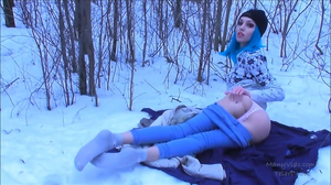 Hot Hardcore Babe Masturbates Lying In Deep Snow