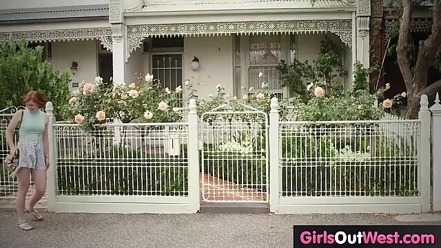 Hairy Lesbian Babes Cum Hard In Amateur Vid