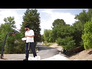 Busty Teen Welcomes Him HomeYNlSi