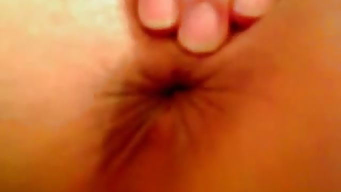 Cute Teen Shoves Asshole On Webcam