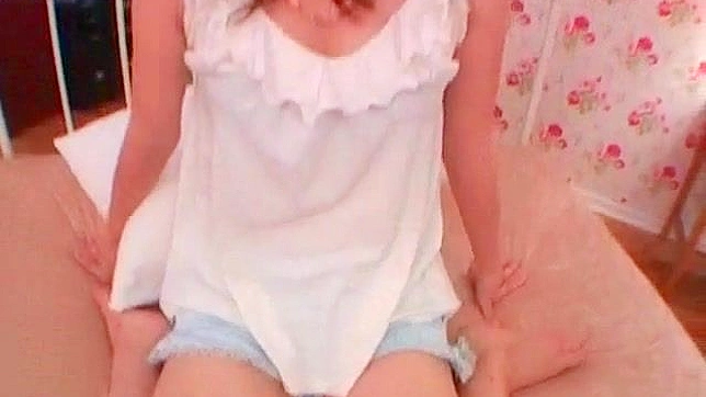 Aficionado Juega Con Polla Frente Al Webcam